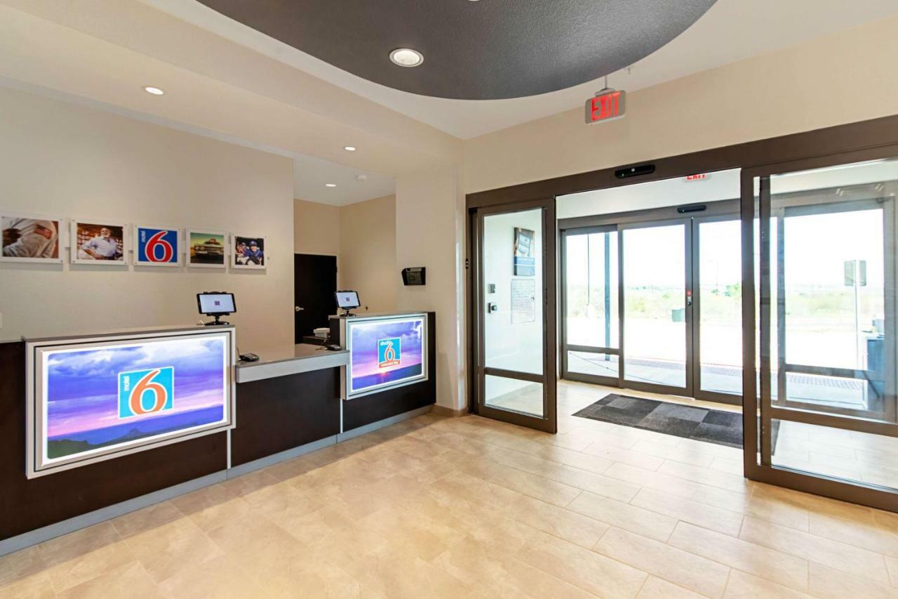 Studio 6 Austin Airport Bagian luar foto
