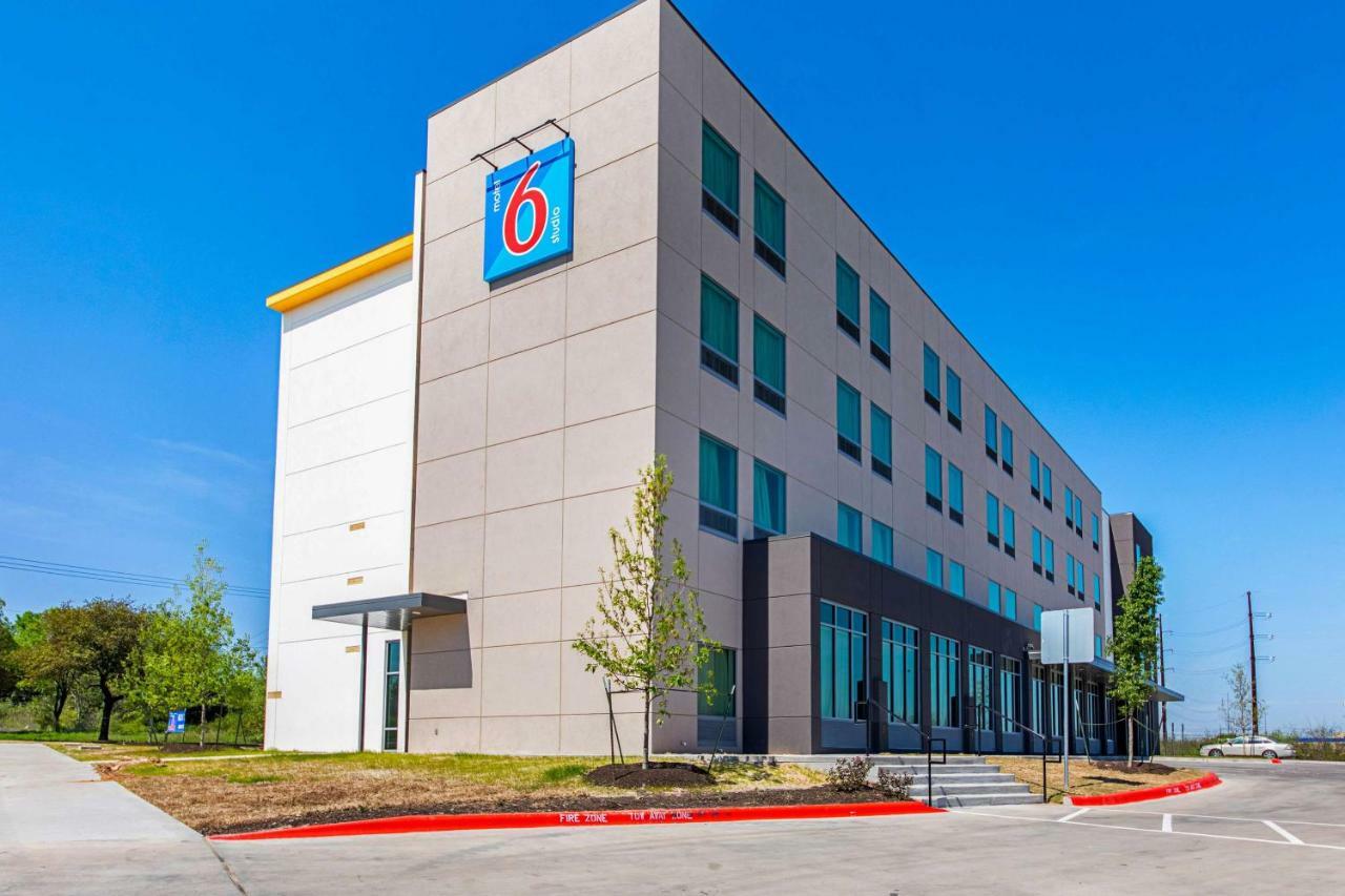 Studio 6 Austin Airport Bagian luar foto