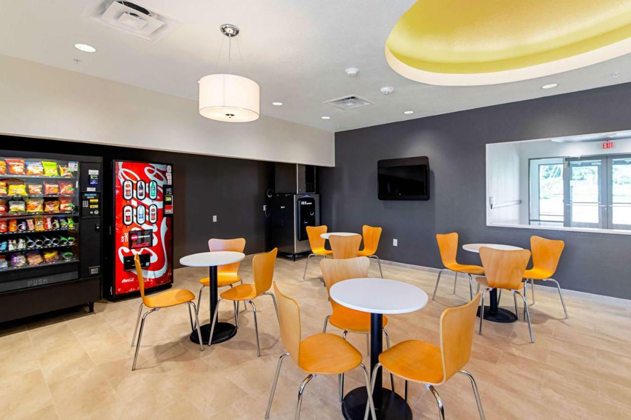 Studio 6 Austin Airport Bagian luar foto