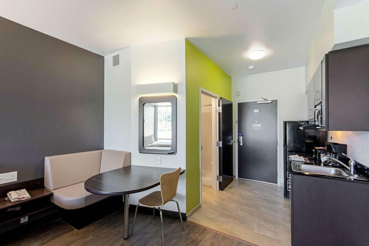 Studio 6 Austin Airport Bagian luar foto