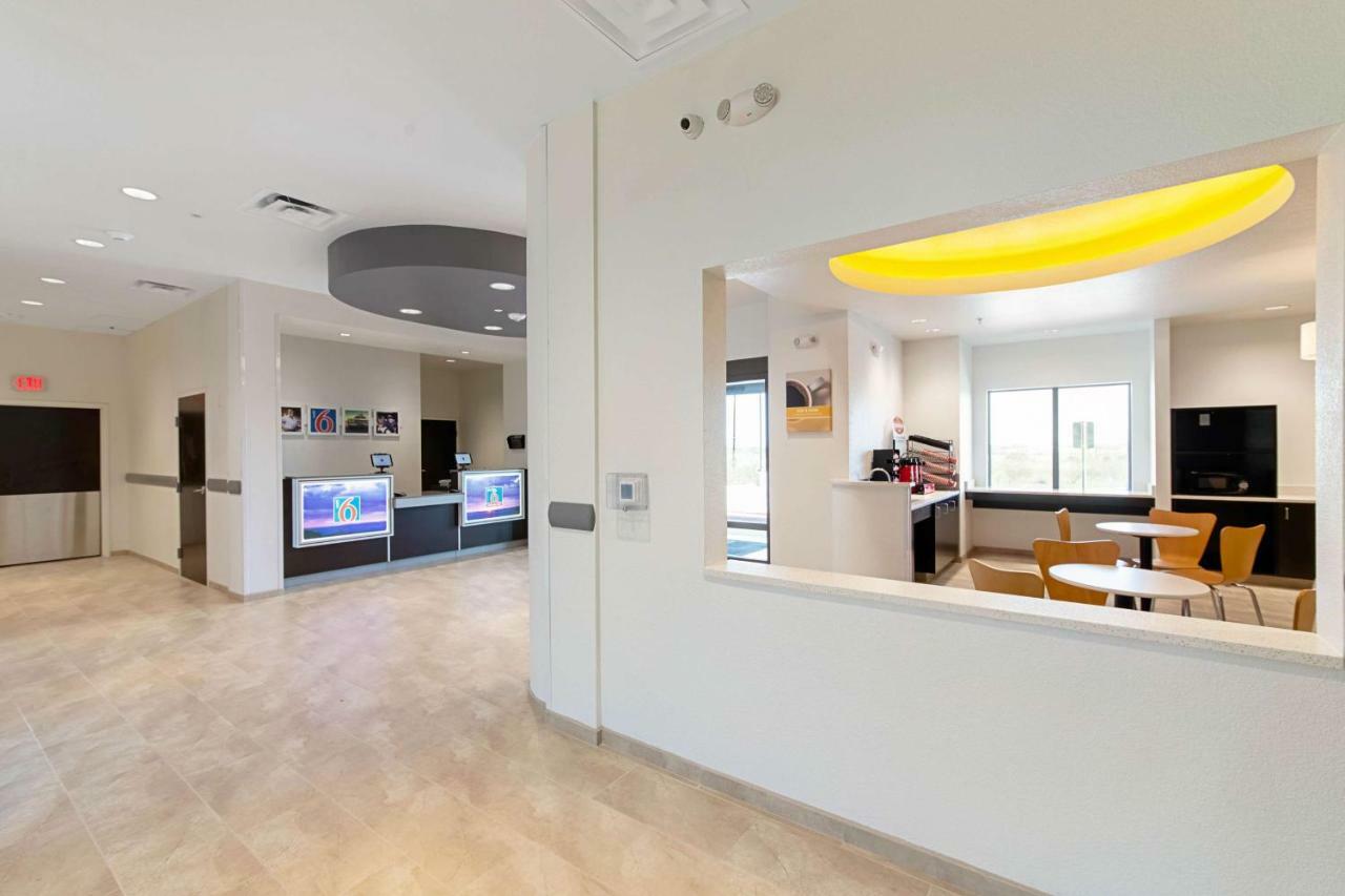 Studio 6 Austin Airport Bagian luar foto
