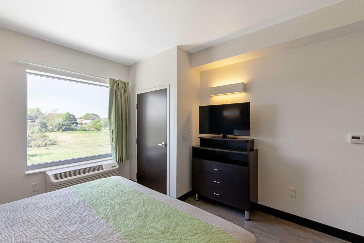 Studio 6 Austin Airport Bagian luar foto