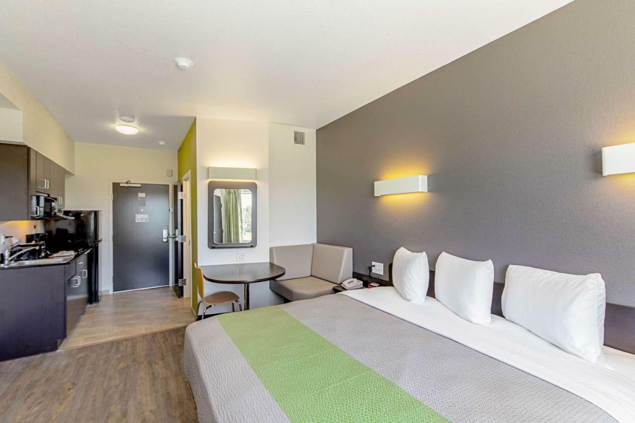 Studio 6 Austin Airport Bagian luar foto