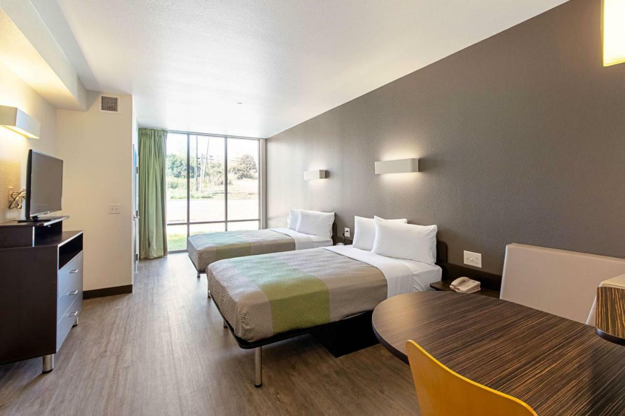 Studio 6 Austin Airport Bagian luar foto