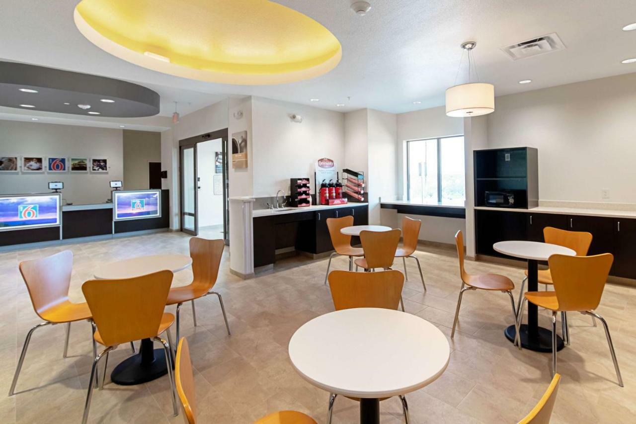 Studio 6 Austin Airport Bagian luar foto